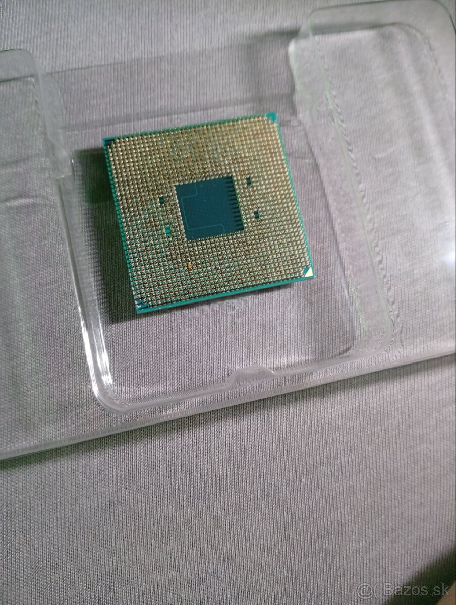 AMD RYZEN 5 2400G