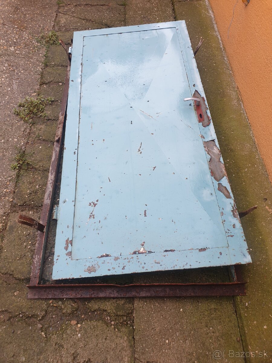 Predám plechové dvere 100 cm× 200aj zo zarubnou