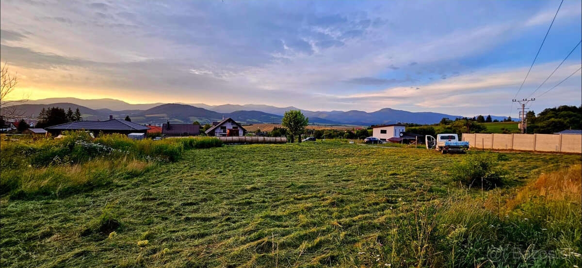 NA PREDAJ: VÝBORNÝ stavebný pozemok – ulica Rovne, Brezno