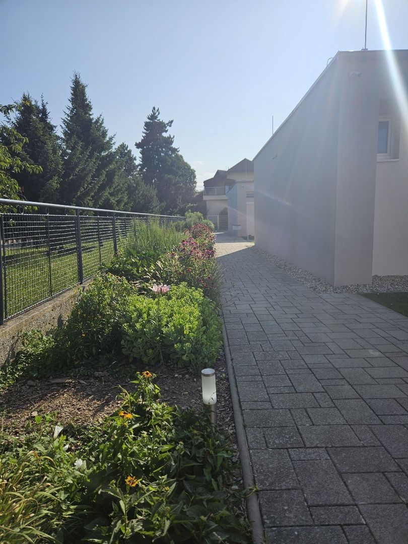 NA PRENÁJOM: Štýlový 2-izbový byt so záhradkou – Nové Mesto