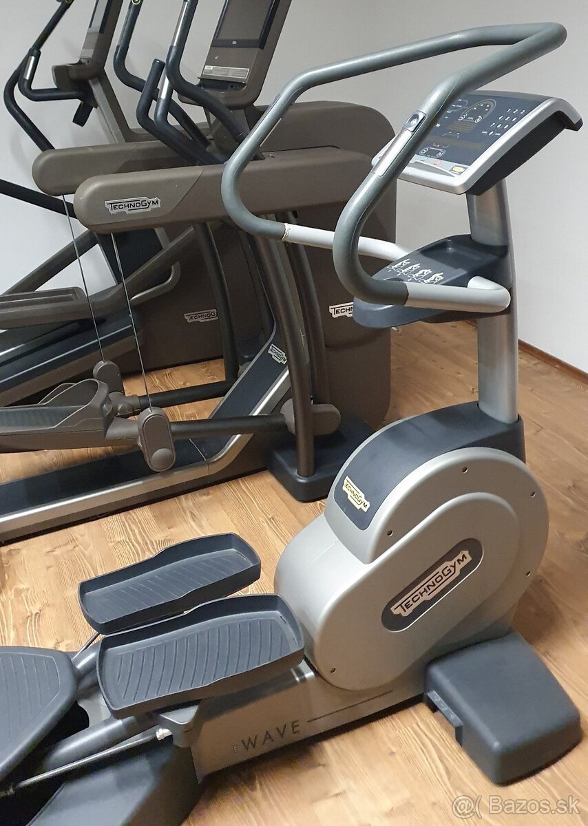 TECHNOGYM EXCITE WAVE 700i - kardio trenažér