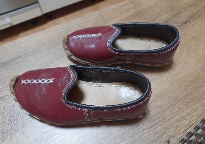 Kažašské kožené detske topanky