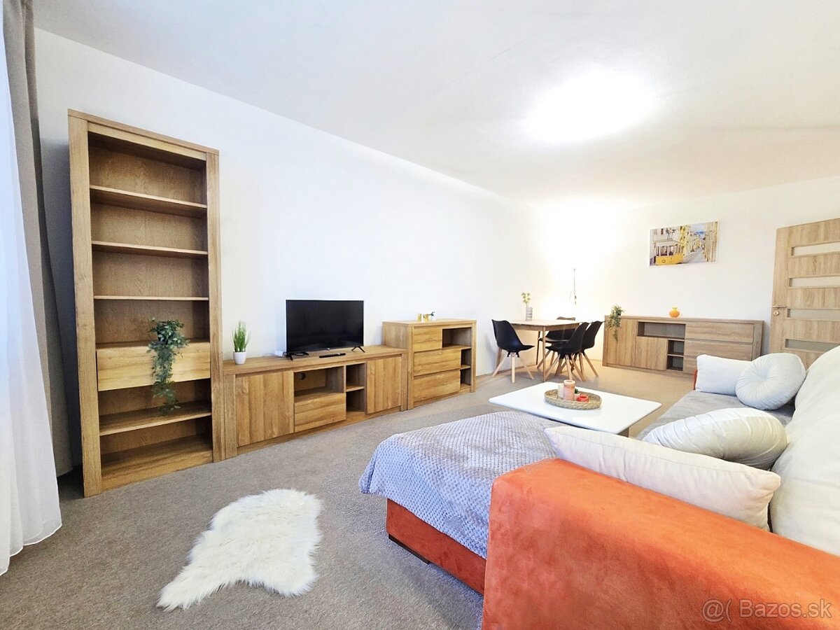 Väčší 2-izbový byt 50 m² V CENTRE / Škultétyho / Staré mesto