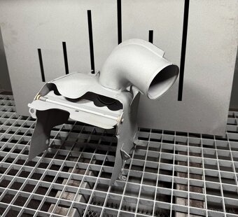 Pieskovanie kovovych dielov