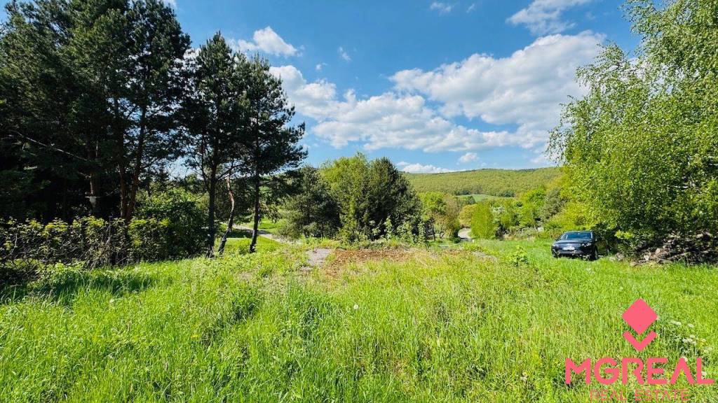 Na predaj stavebný pozemok 1052 m² – Horná Ves, časť Pacov