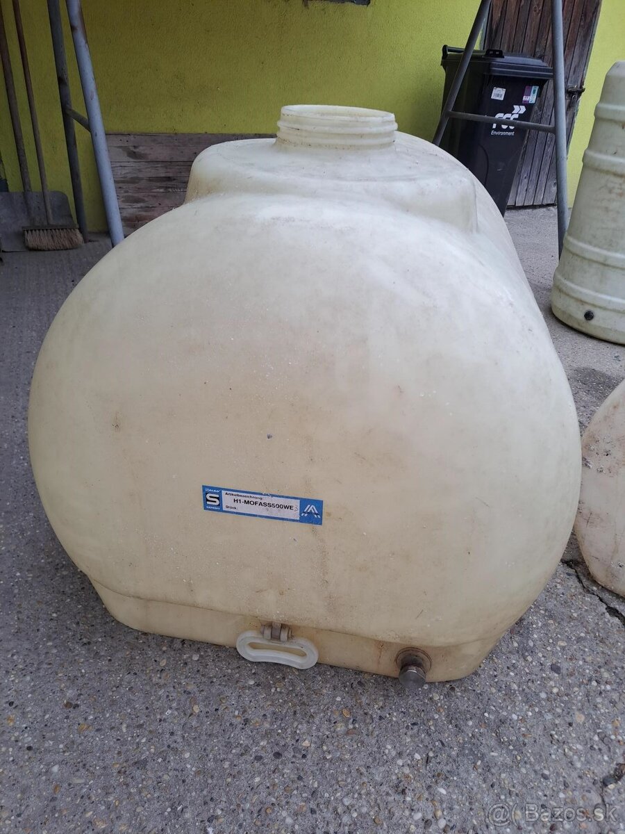 Plastové sudy 500 L a 300 L