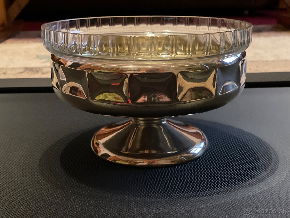Strieborná misa so sklenenou nádobou