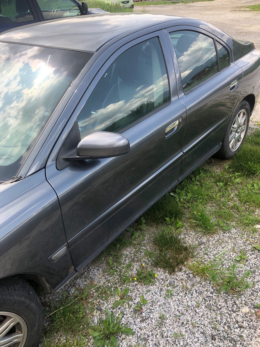 Rozpredam Volvo S60  120 kw