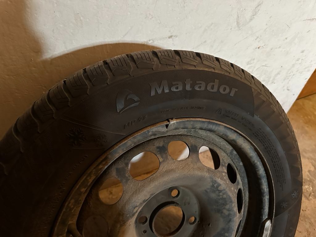 195/65 R15 na plechových diskoch