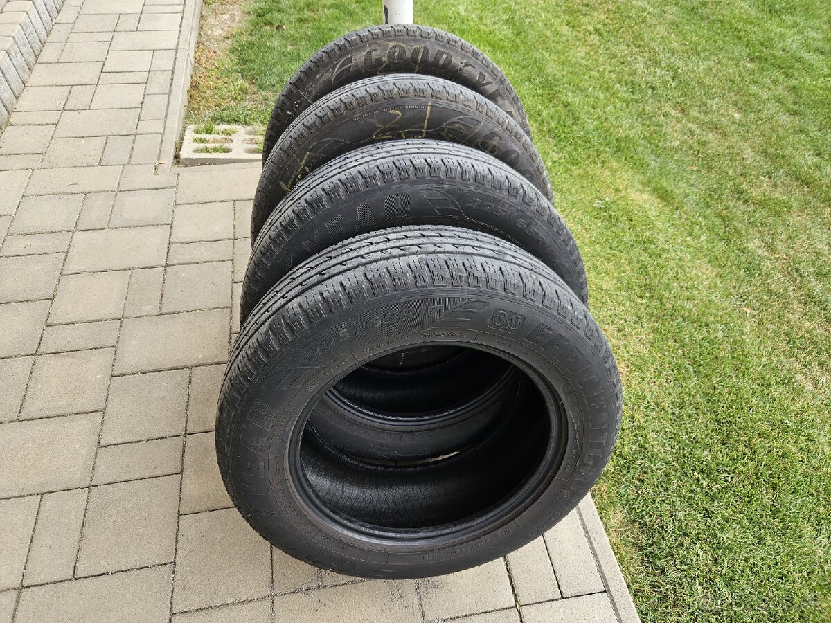 Goodyear EFFICIENTGRIP SUV 225/65 R17