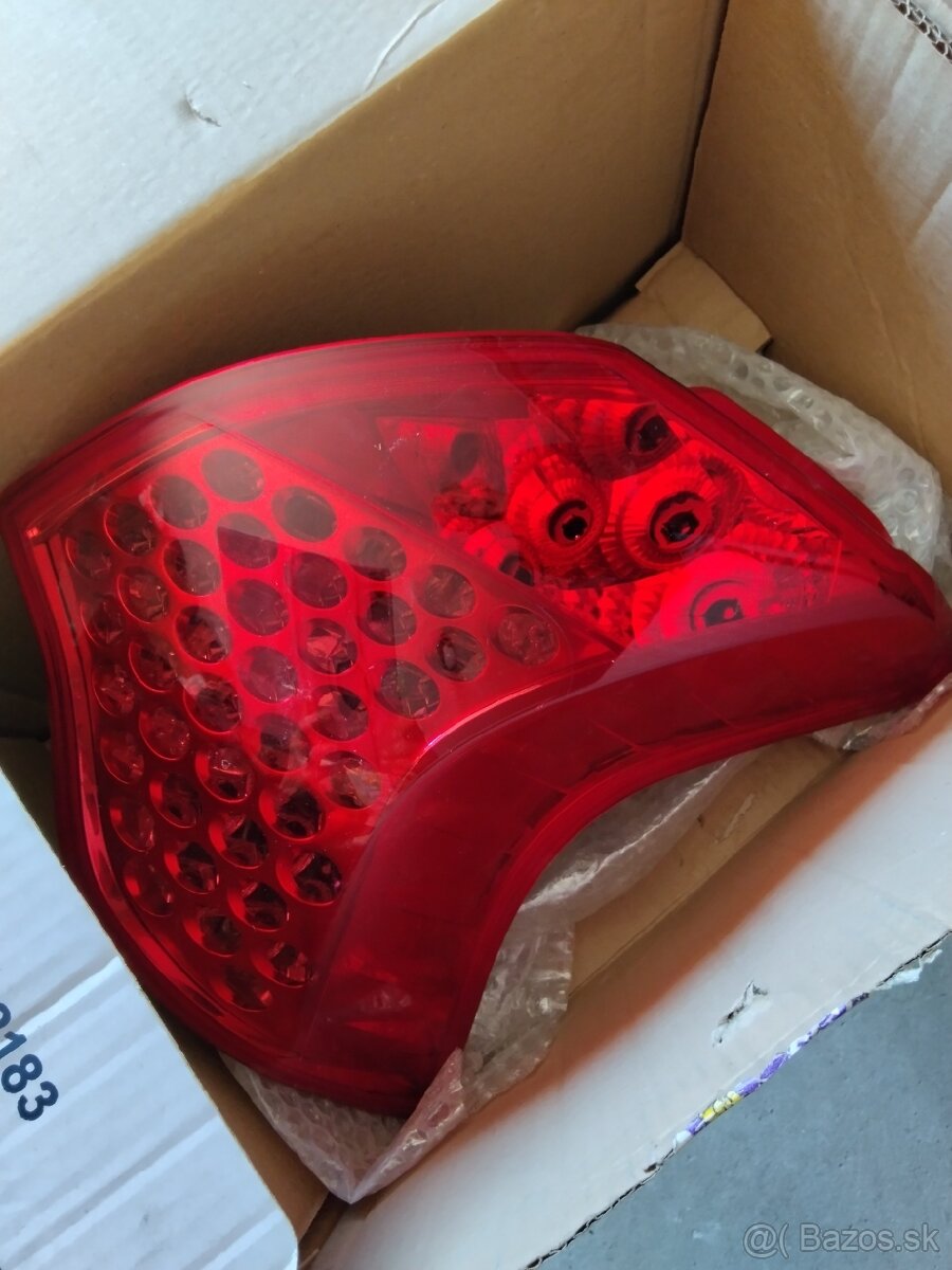 Zadné svetlo na 3008 Peugeot nové nepoužité v krabici