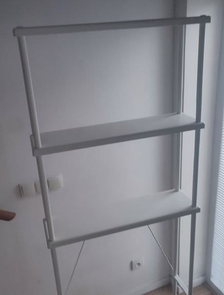 Rezervované- darujem odkladaciu policu Ikea