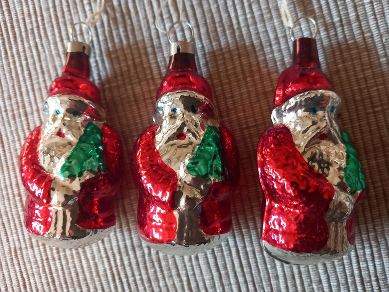 3ks starí vianoční mikulášikovia sklo 7x3,5 cm - po rodičoch