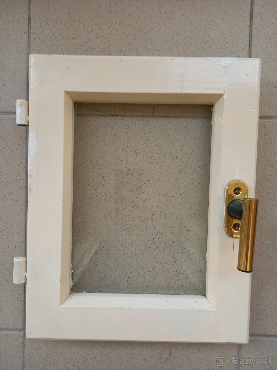 Drevené okno malé 25,5×33