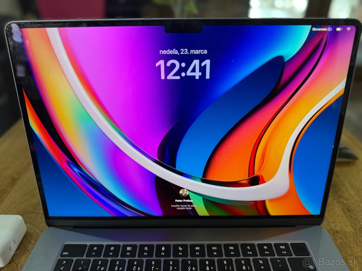 Apple Macbook M3(2024) 15.3”( v záruke )+ klavesnica gratis