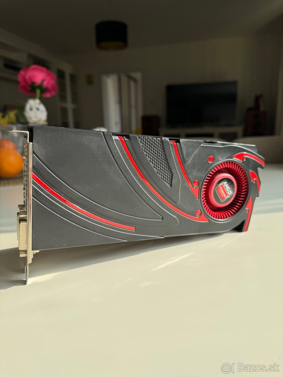 AMD Radeon R9 285 - 2GB