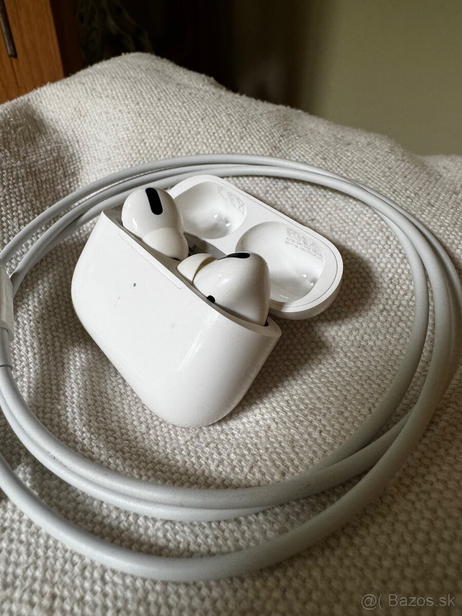 Apple AirPods Pro 1 s MagSafe s bezdrôt. nabíjacím puzdrom
