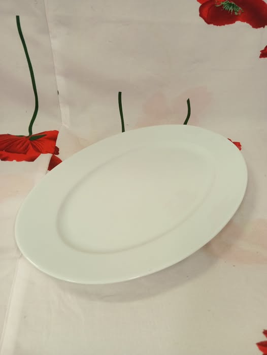 Predám porcelánovú servírovaciu oválnu misu