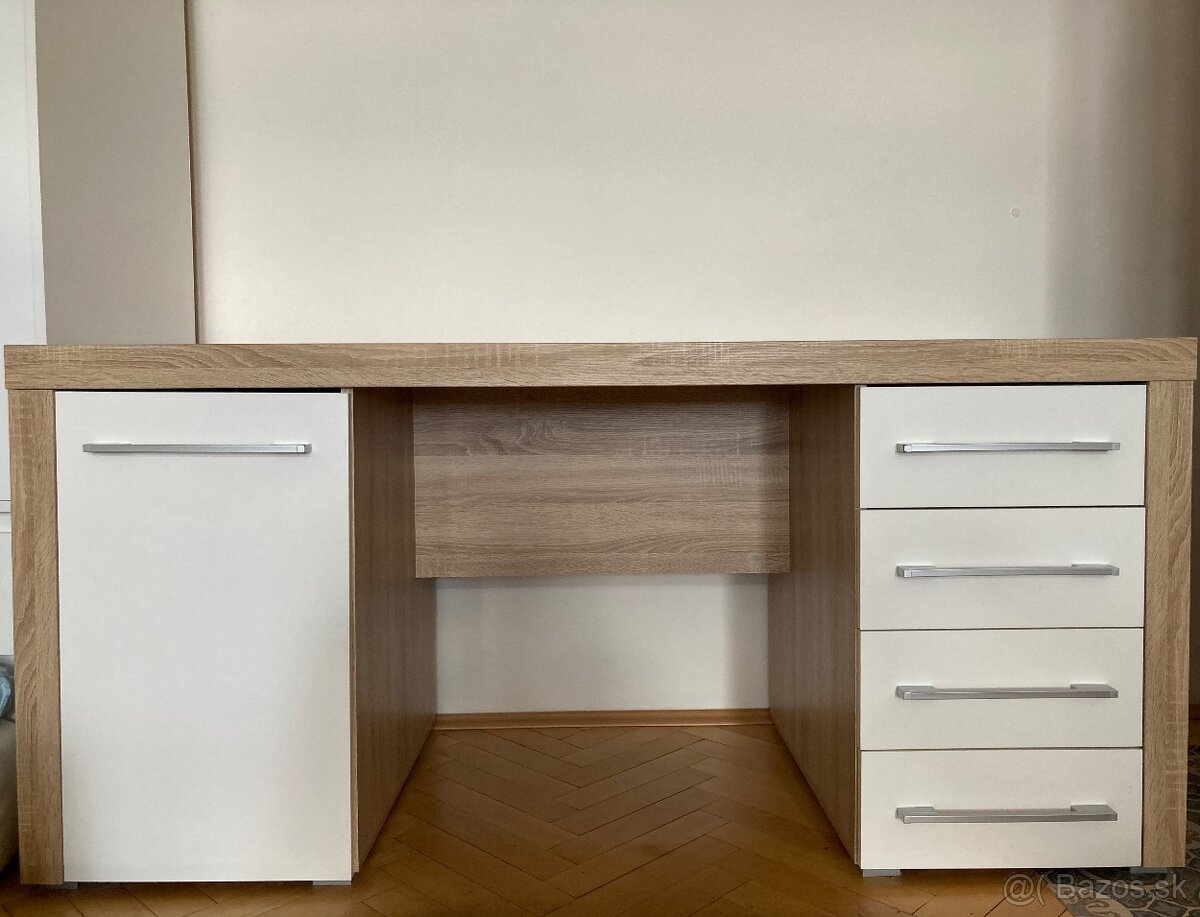 Pracovný stôl