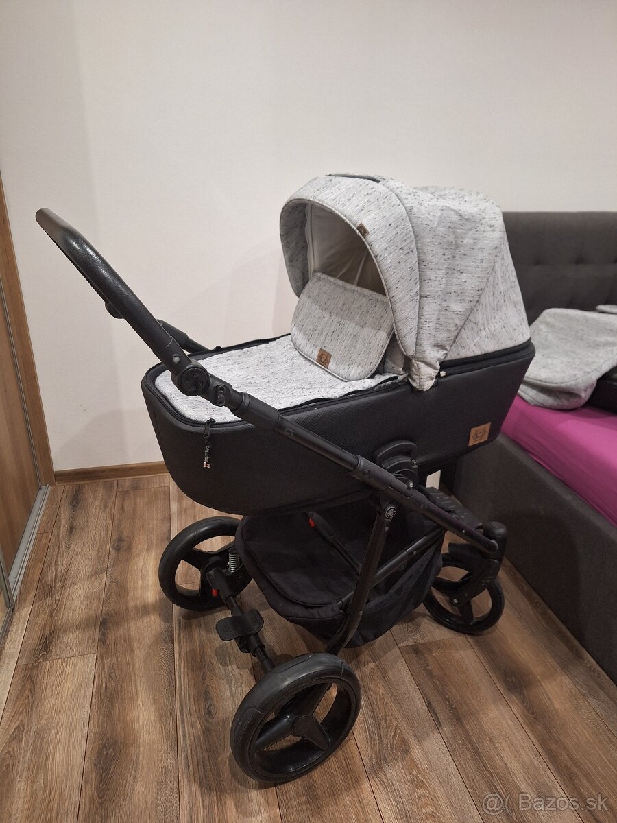 Kočiar s príslušenstvom Adamex