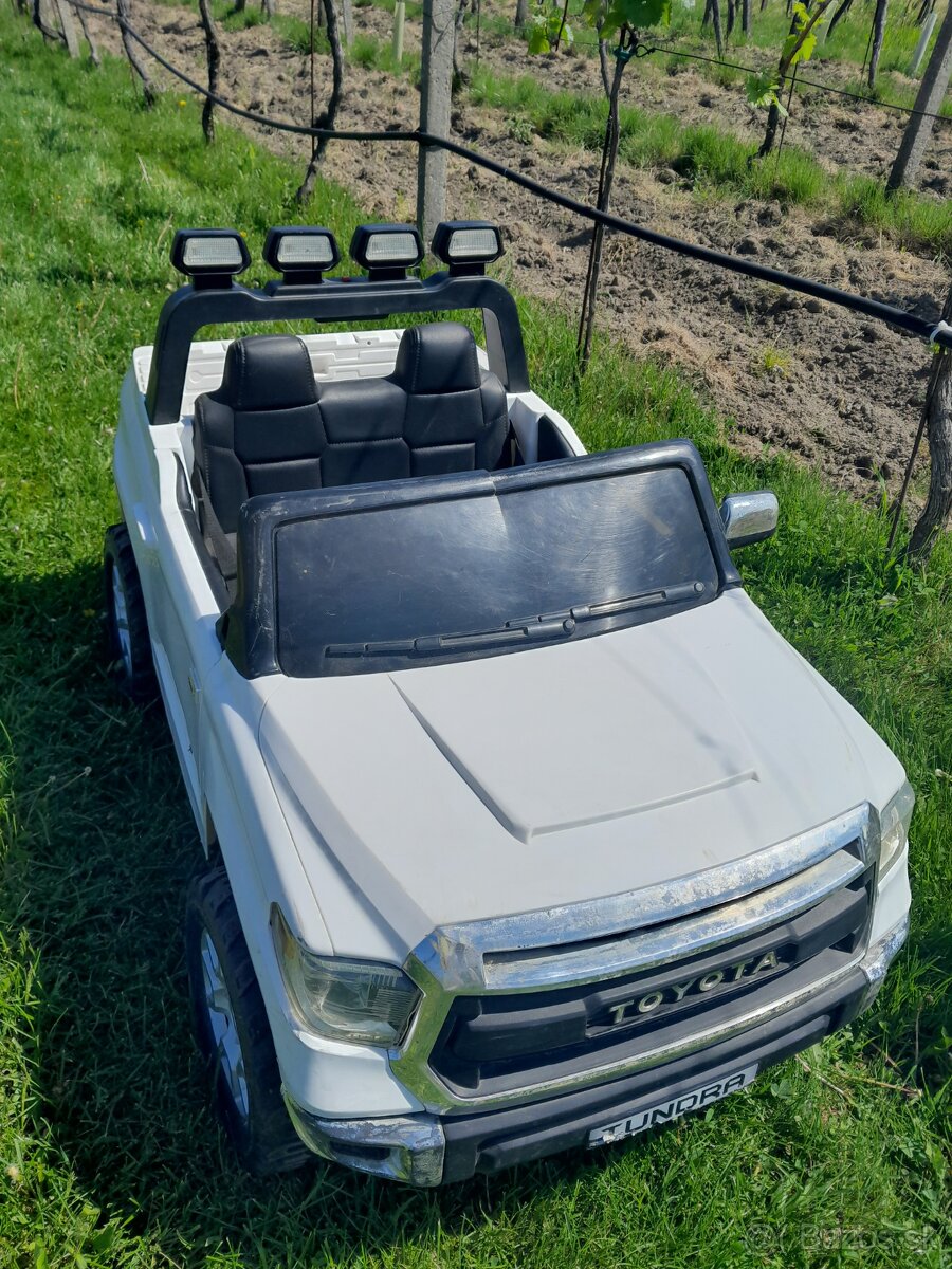 Detské elektrické auto TOYOTA TUNDRA