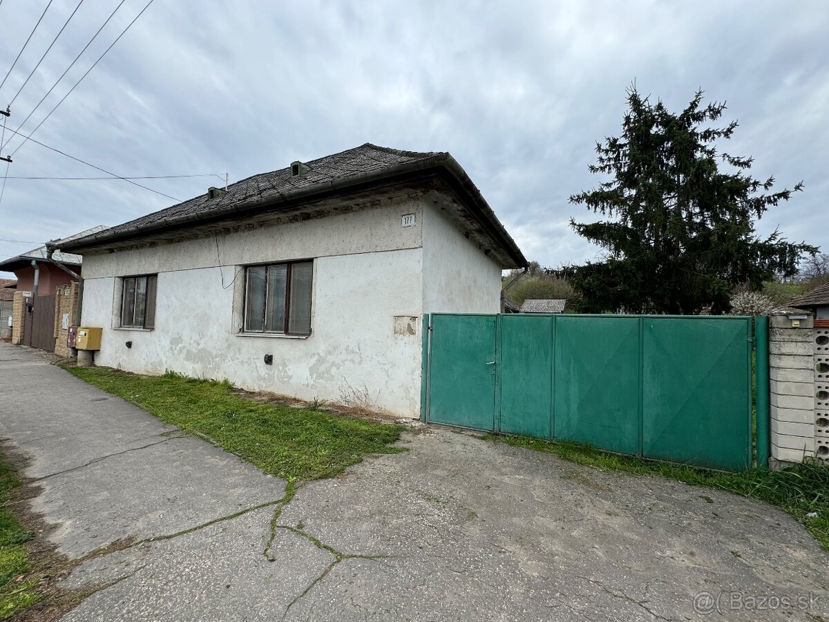 Rodinný dom s pozemkami o výmere 3755 m² ideálny na výstavbu