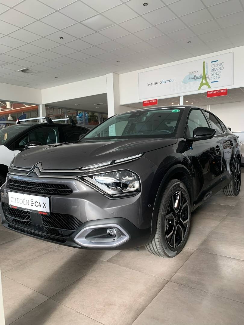 Citroën C4 X e- SHINE BEV 136k (100 kW)