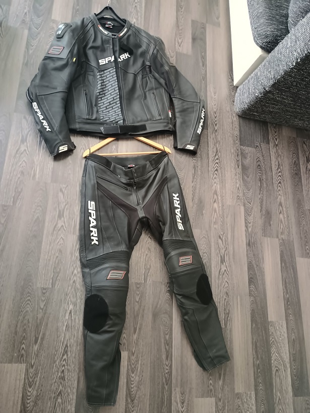 Predam komplet bundu + nohavice Spark ProComp