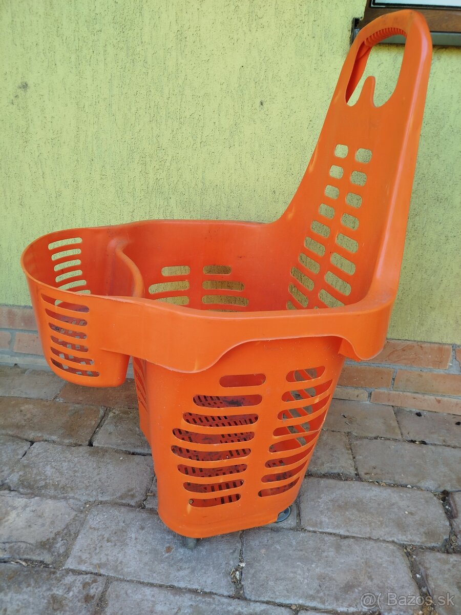 Voziky na kolieskach plastove a vozik kovovy