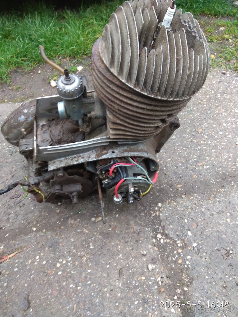 Jawa 250 panelka motori