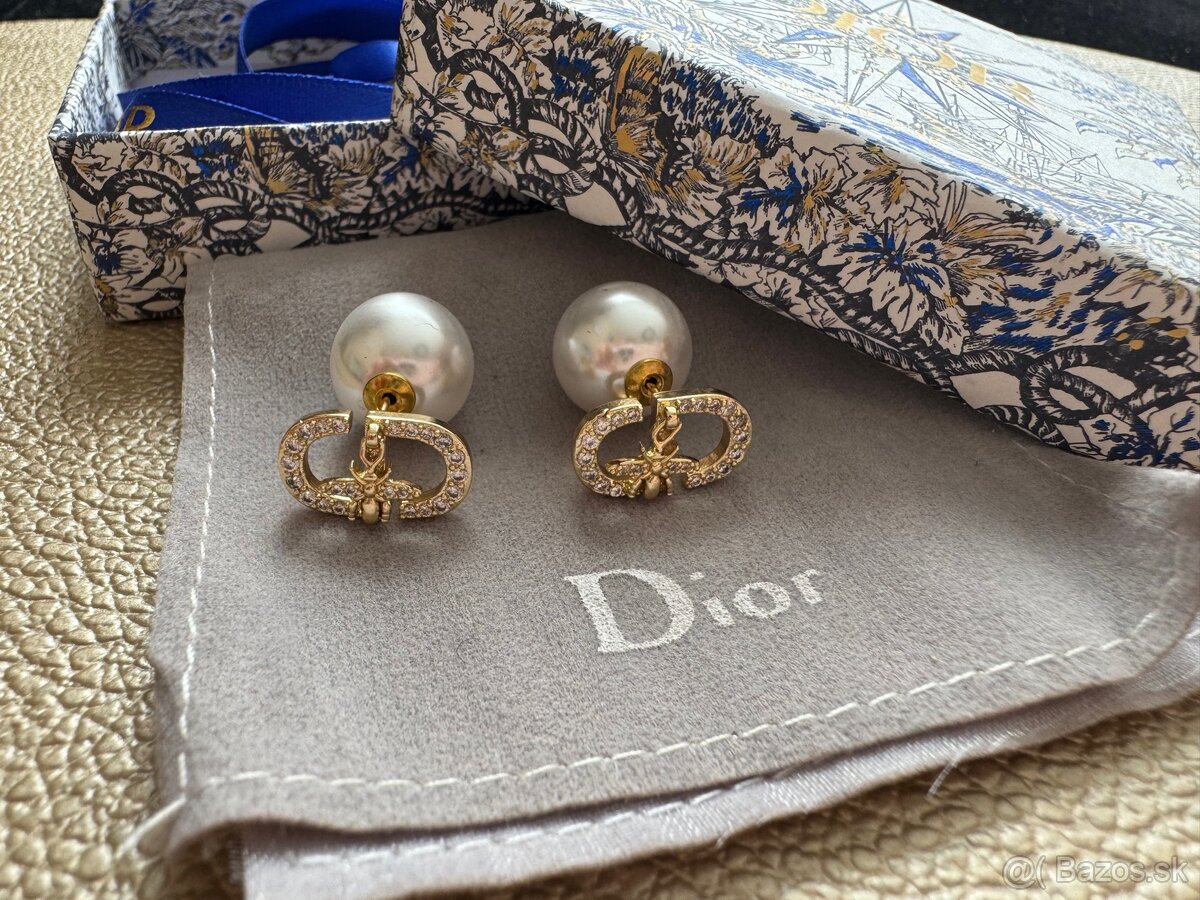 Trendy nausnice Christian Dior