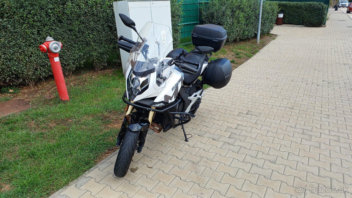 CF Moto 650 MT