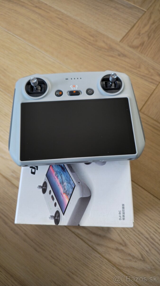 Predám ovládač Dji RC RM330