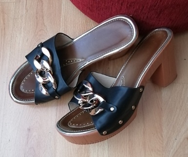 DÁMSKE ŠĽAPKY veľ.38