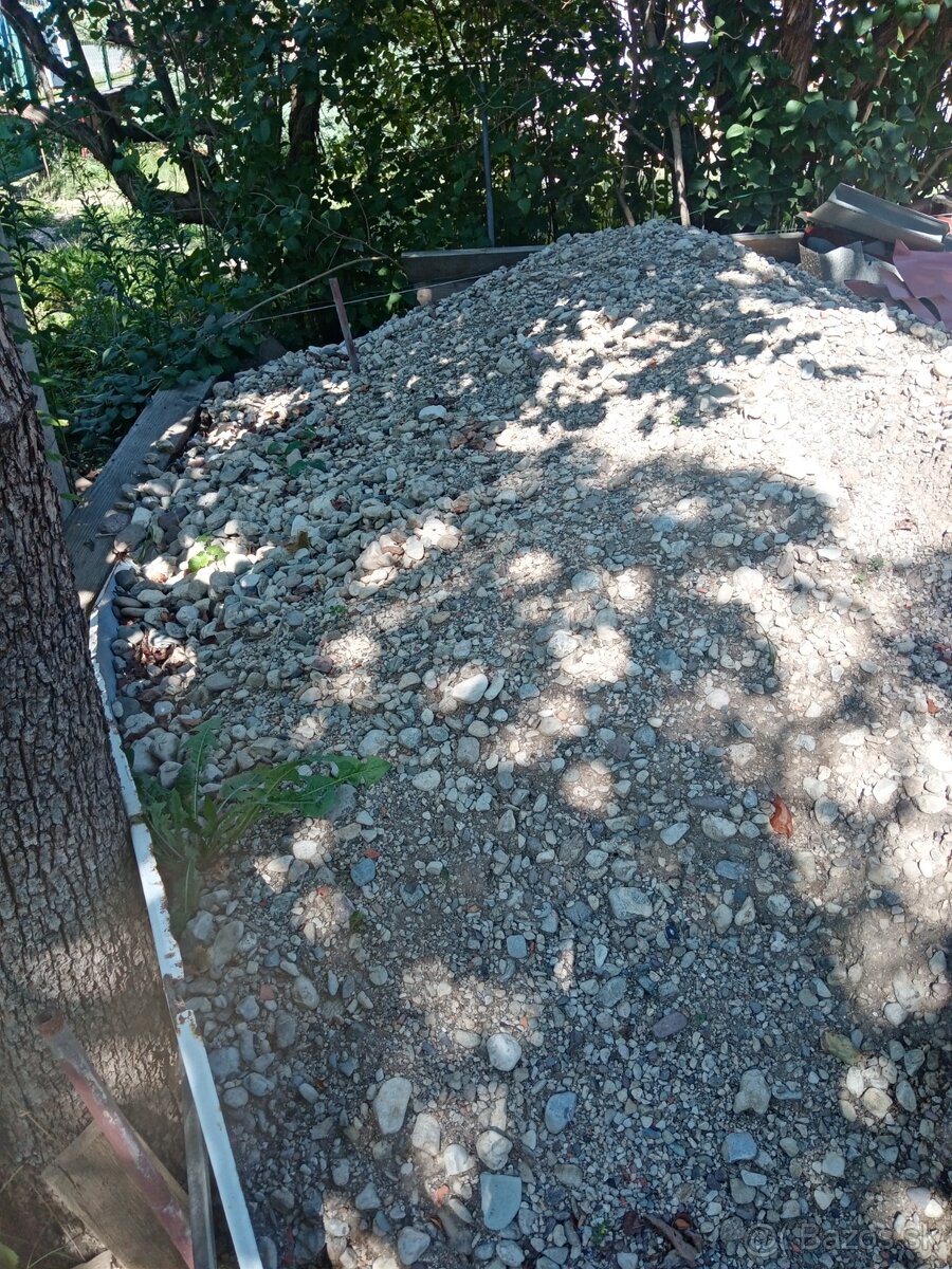 Kamene, skaly, štrk, betón