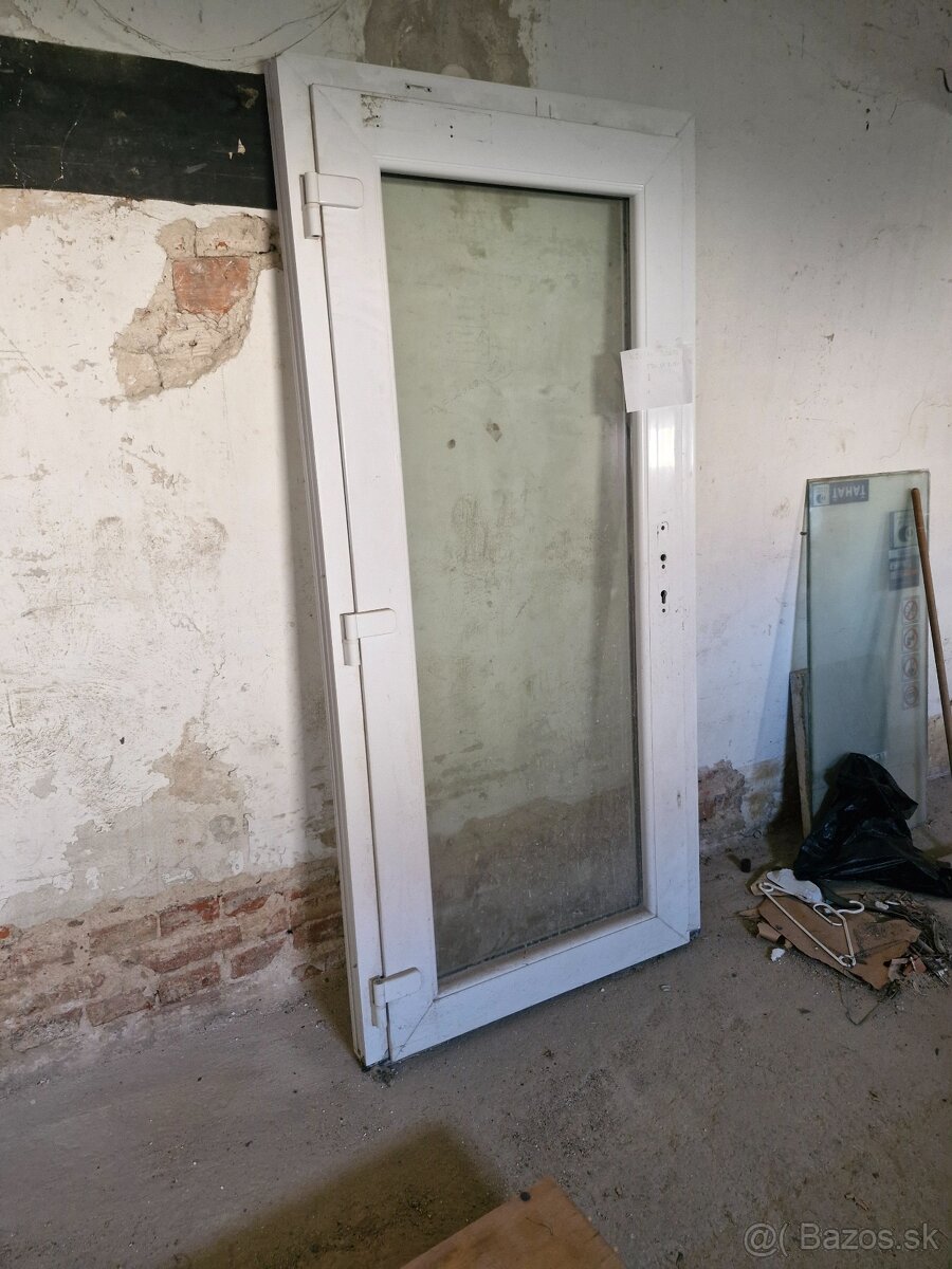 Predam plastové dvere