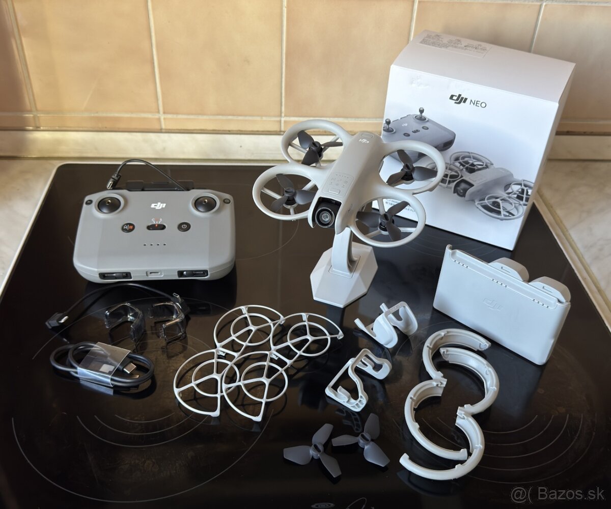 DJI Neo Fly More Combo