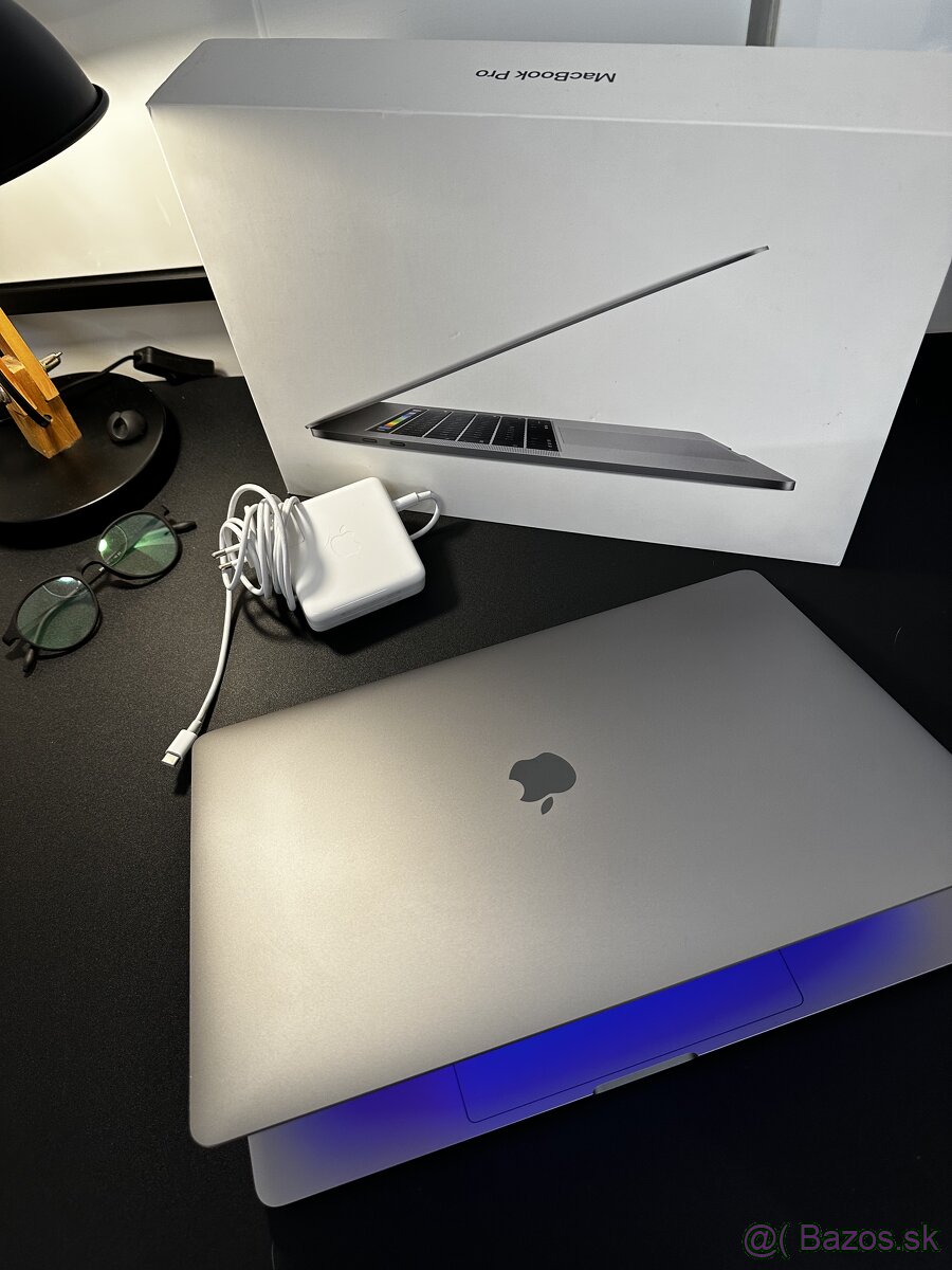 Apple MacBook Pro 2017 15,4-inch 250 GB Intel Core i7