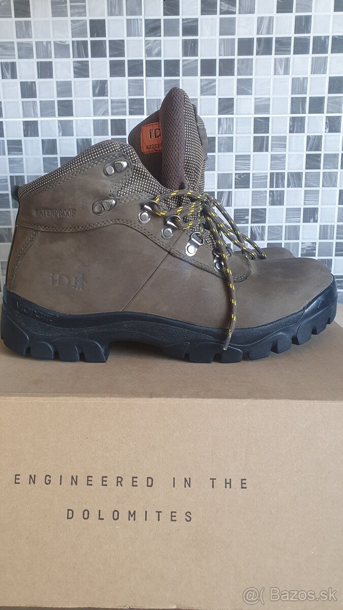 Turistické topánky nepremokavé, podrážka Vibram