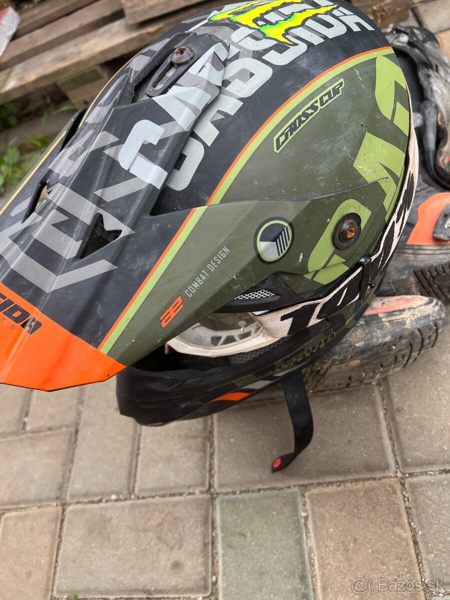 Motocross prilba