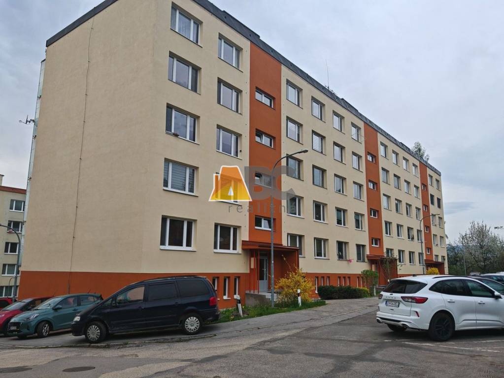 Na predaj 3 izbový byt Zvolen - Podborová