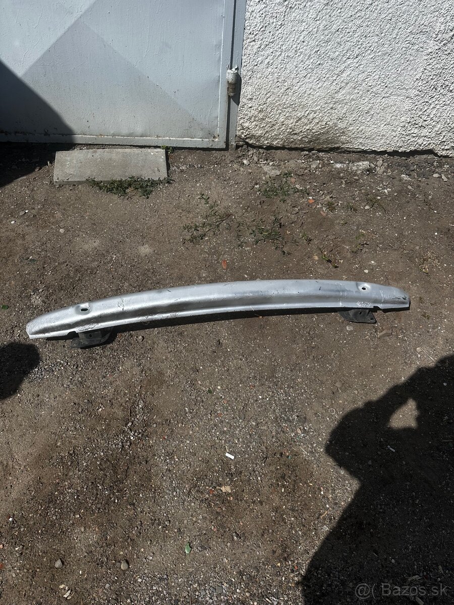 Vystuha zadneho naraznika vw bora