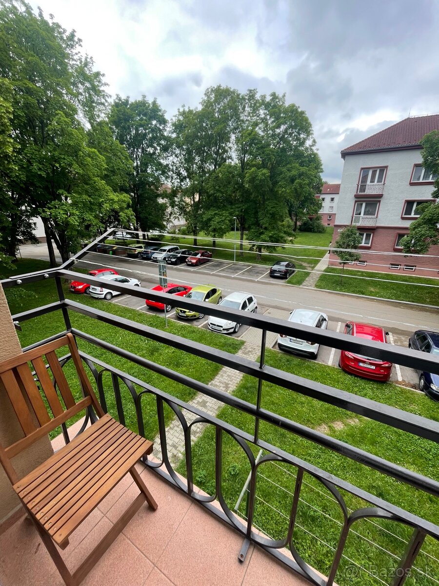 Príjemný byt v pokojnej lokalite na Dlhých Honoch v TN
