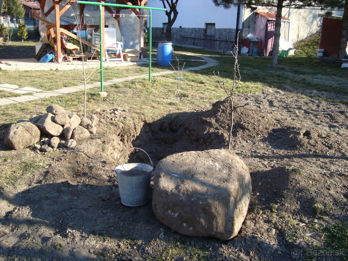 Skala (kameň) ako dekorácia do záhrady