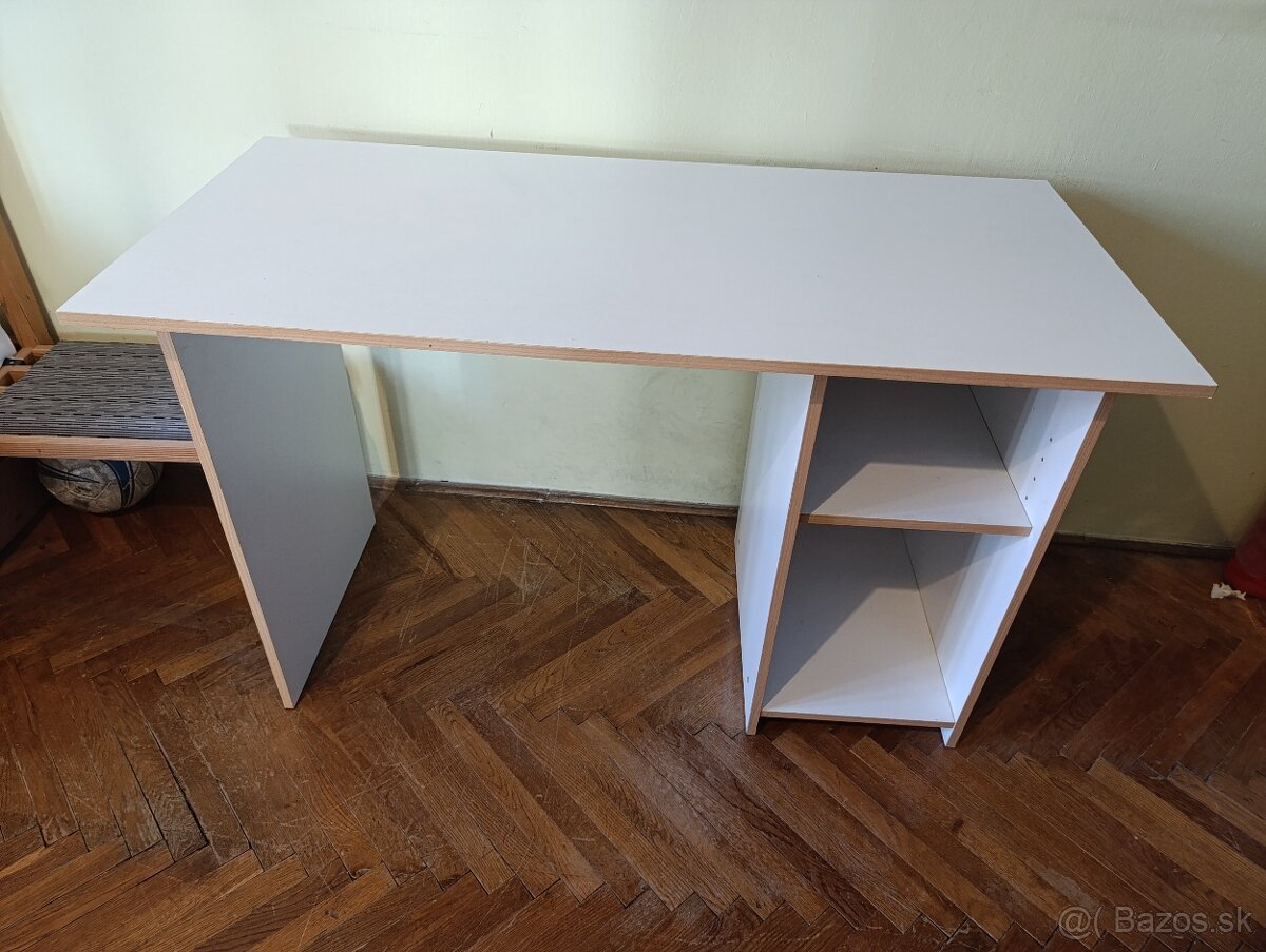 Písací stôl ikea