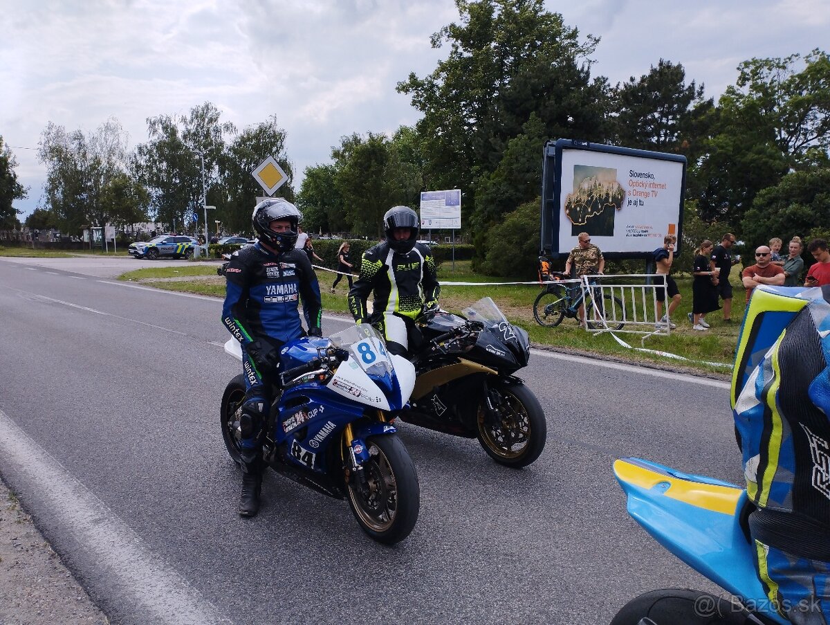 YAMAHA R6