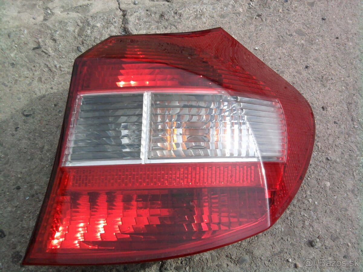Predam na Bmw 1 e87 zadne prave svetlo