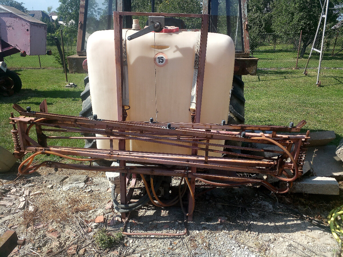 Predám nesený postrekovač 400L záber 10m