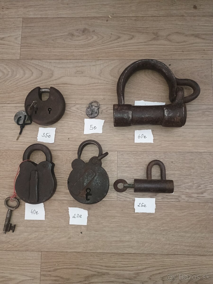 Starožitné vysiace zámky