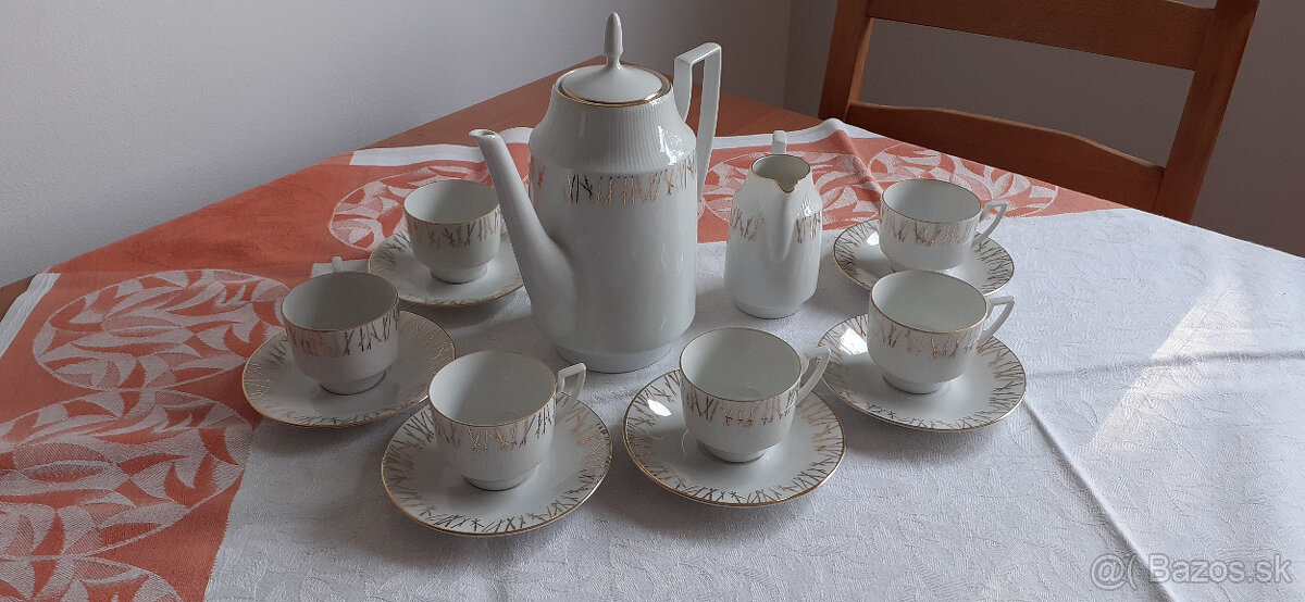 Porcelánová súprava-šálky,tanieriky,džbán,...